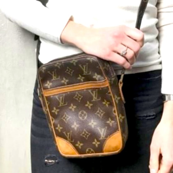 LOUIS VUITTON
Monogram Danube 21